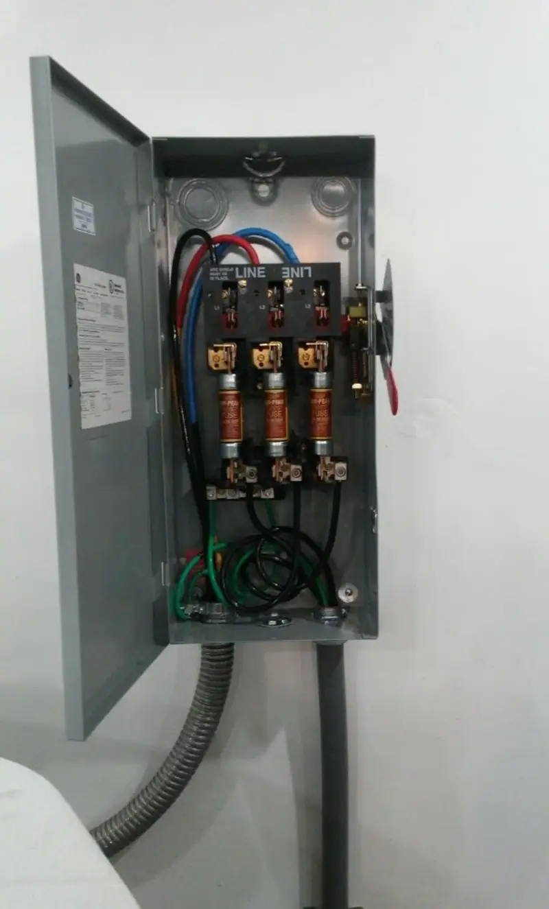 Three-phase disconnect switch installed for Smoke Detector Installation in Cimarron Hills
